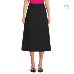 The Lynk Solid A Line Midi Skirt in black size medium